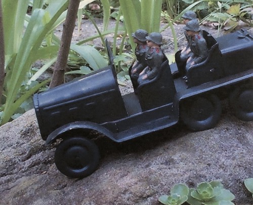 Altes blechauto militär - militär, 2