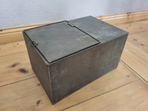 Sehr alte blechkiste - sehr,